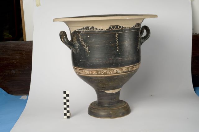 cratere/ a campana - ambito apulo (metà sec. IV a.C)