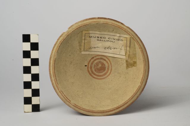 piatto - ambito messapico (sec. III a.C)