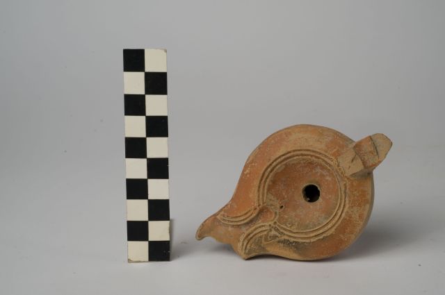 lucerna/ a becco tondo (sec. I d.C)