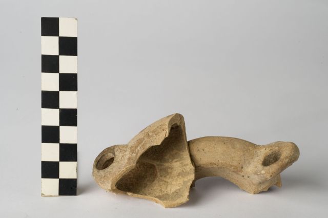 lucerna/ a becco tondo (sec. II d.C)