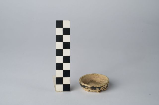 vaso/ fondo - ambito apulo (secc. IV/ III a.C)