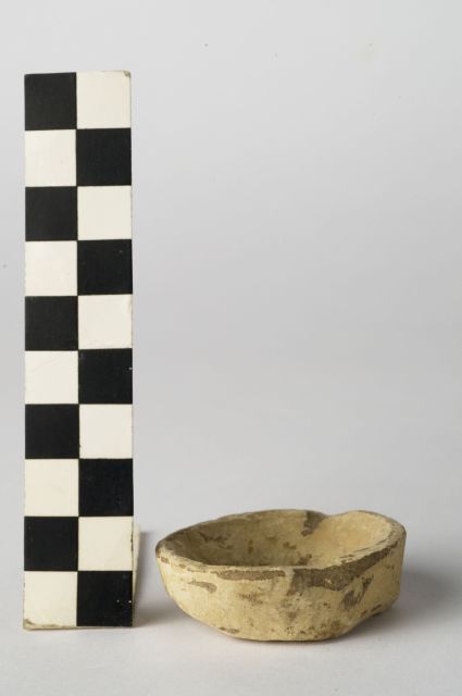 vaso/ fondo - ambito apulo (secc. IV/ III a.C)