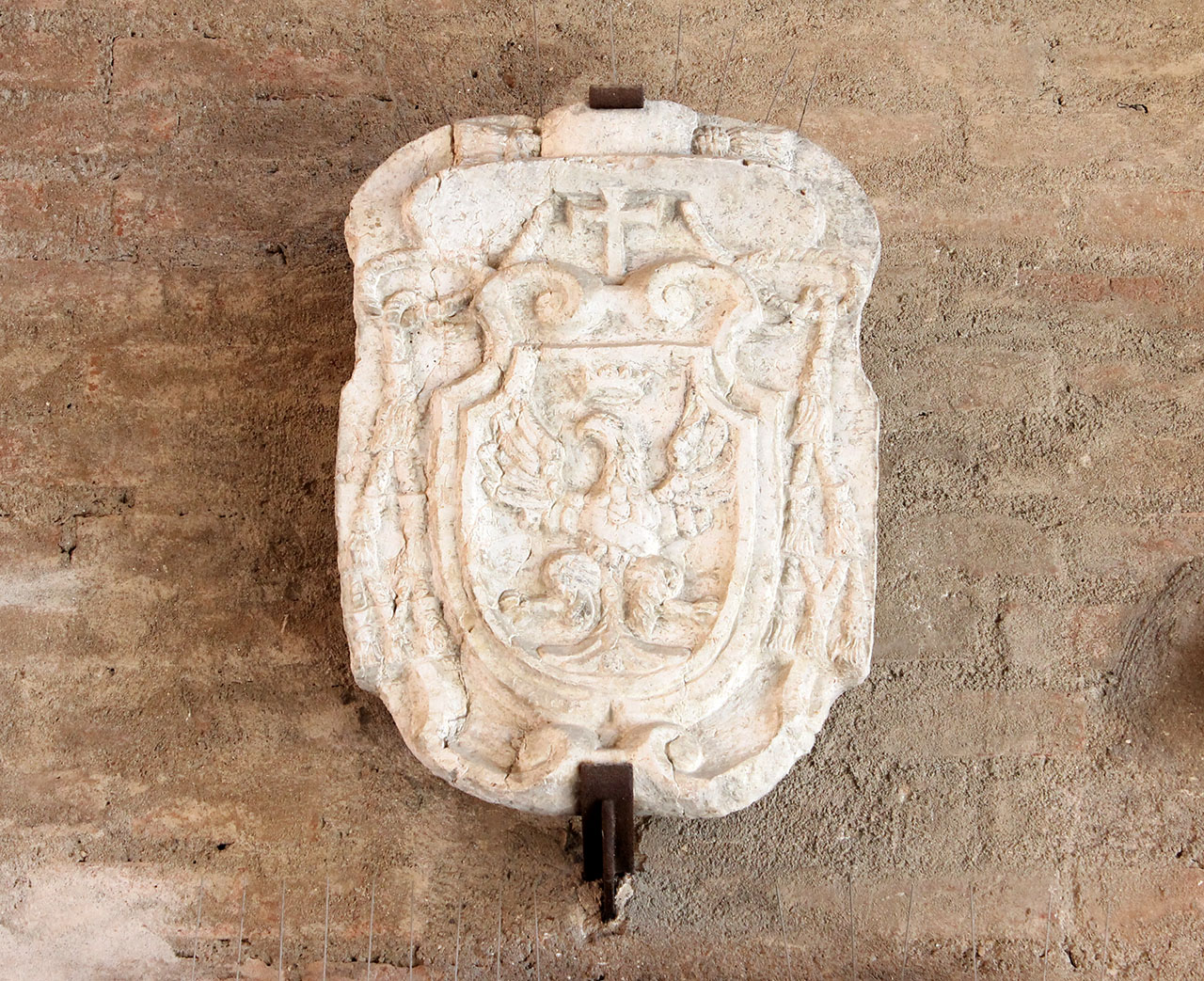 stemma cardinalizio di Giovanni Stefano Donghi (rilievo, opera isolata) - ambito romagnolo (XVII)