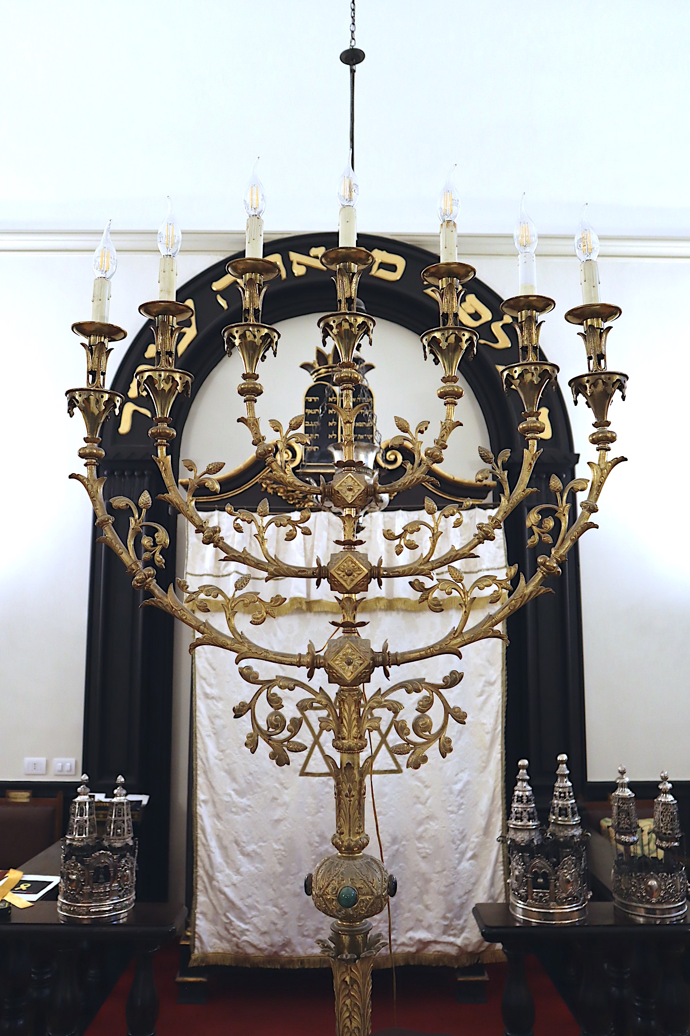 candelabro, opera isolata - manifattura italiana, ambito campano, Ambito ebraico (inizio XX secolo)