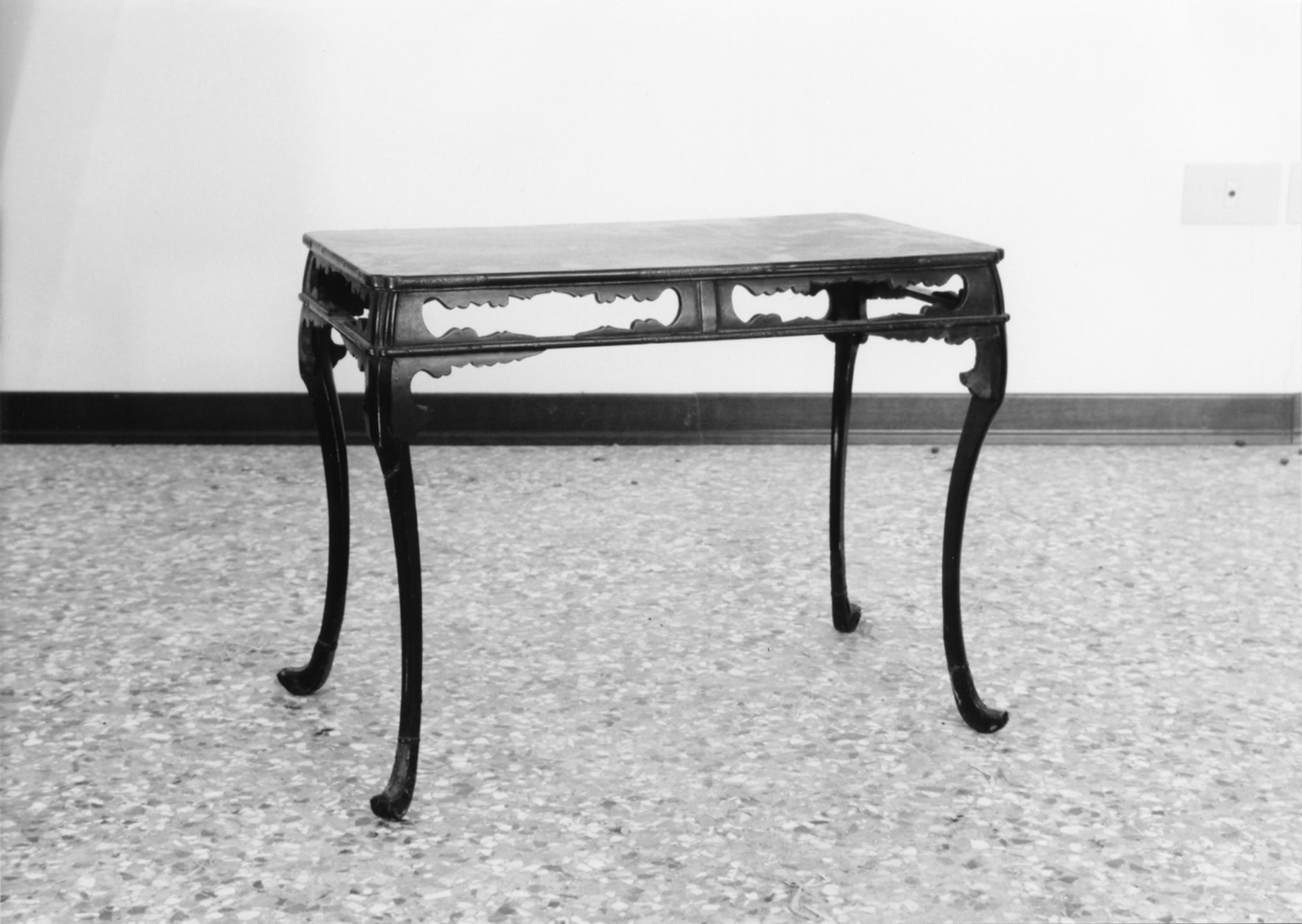 tavolino, opera isolata (prima metà XX)