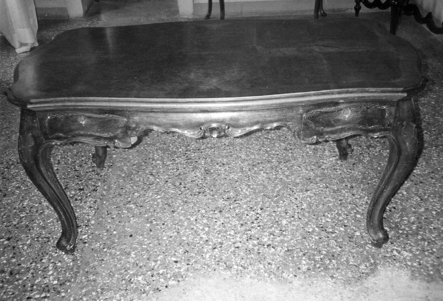 scrivania, opera isolata - manifattura veneta (prima metà sec. XX)