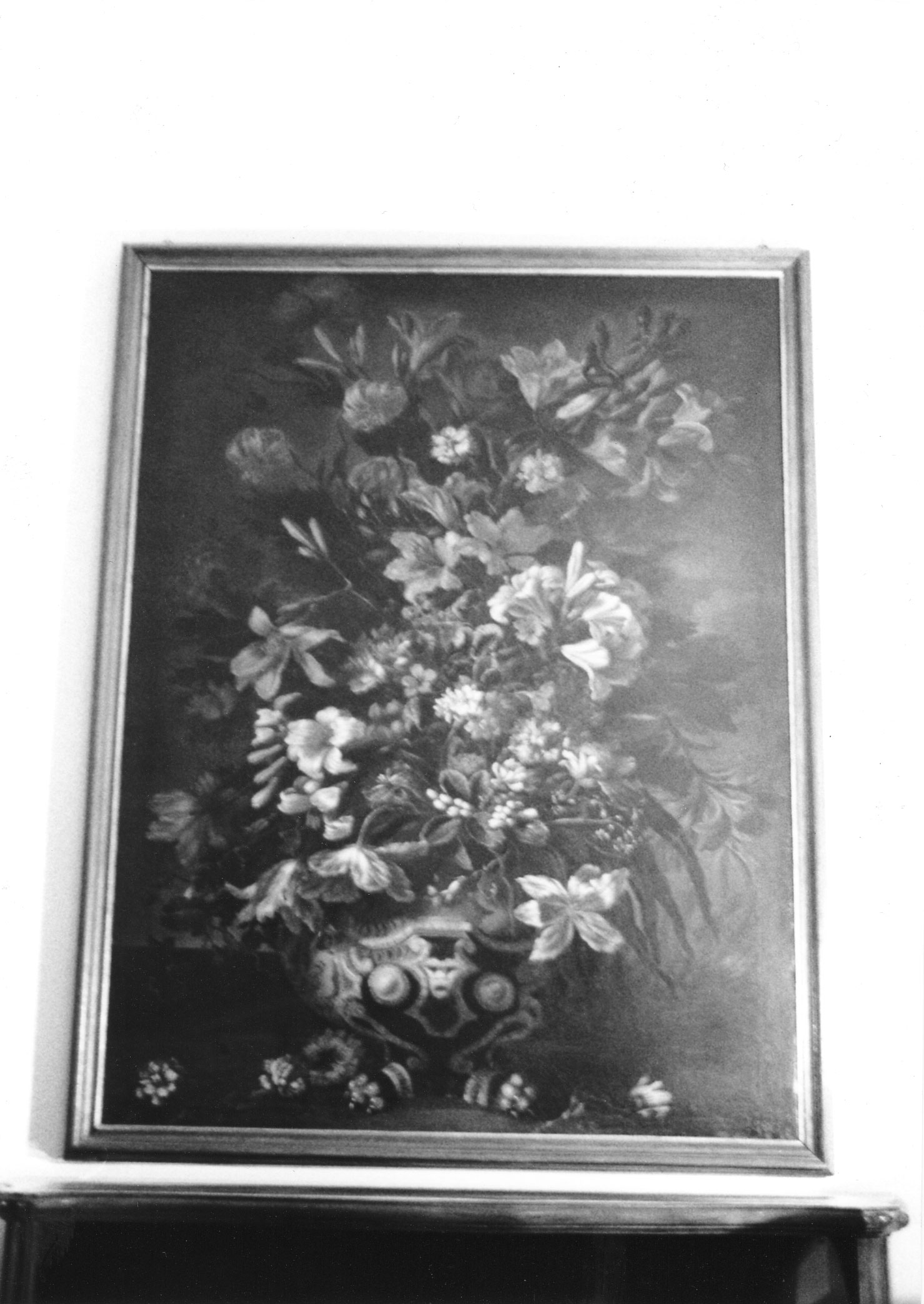 natura morta con fiori e vaso con piedi a zampa di leone (dipinto, opera isolata) - ambito italiano (prima metà XVII)