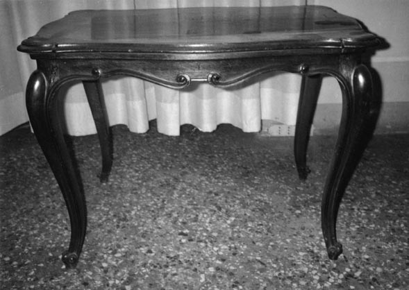 tavolino, opera isolata - manifattura veneta (prima metà XX)