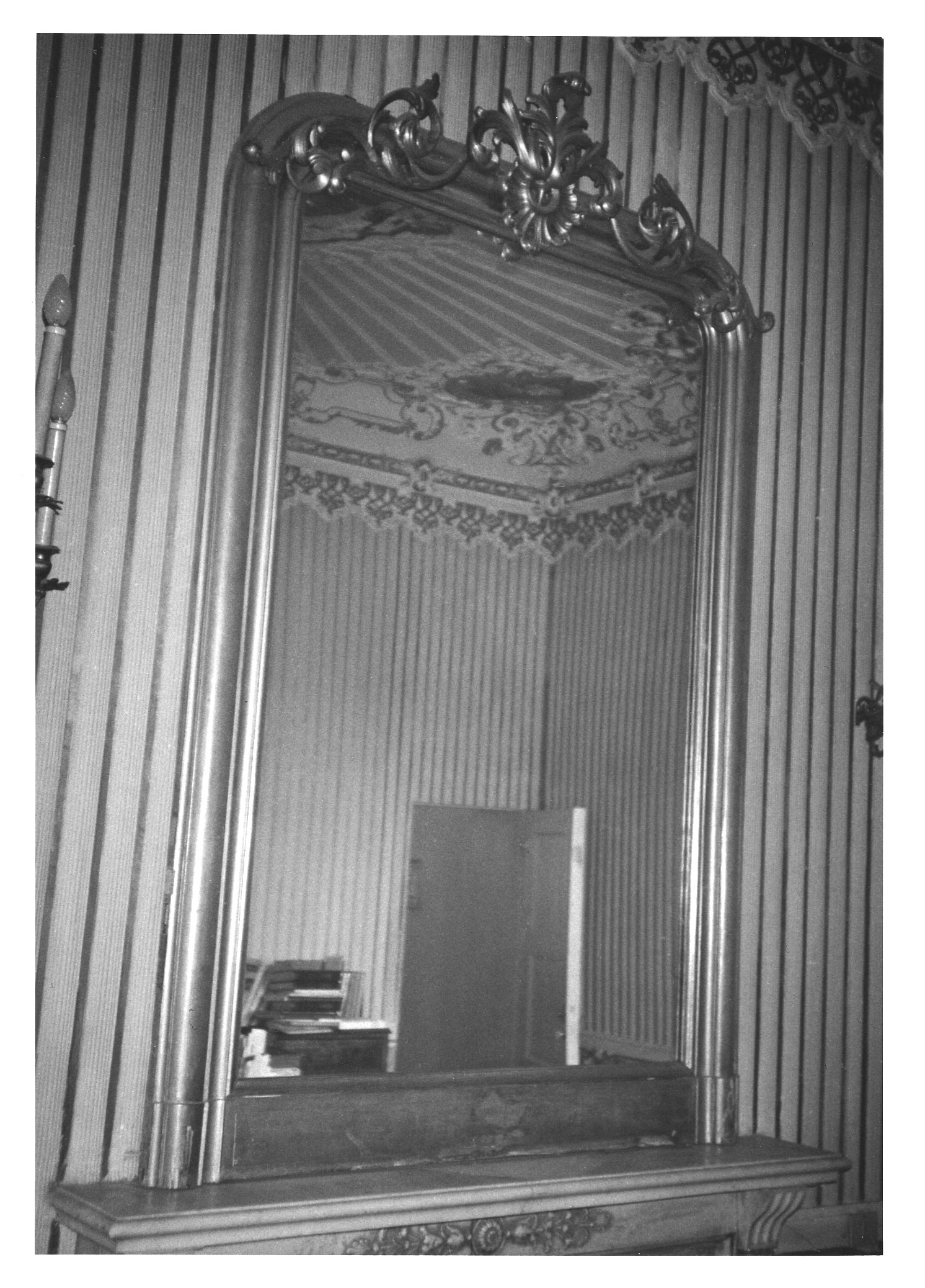 specchiera, opera isolata - manifattura veneta (seconda metà XIX)