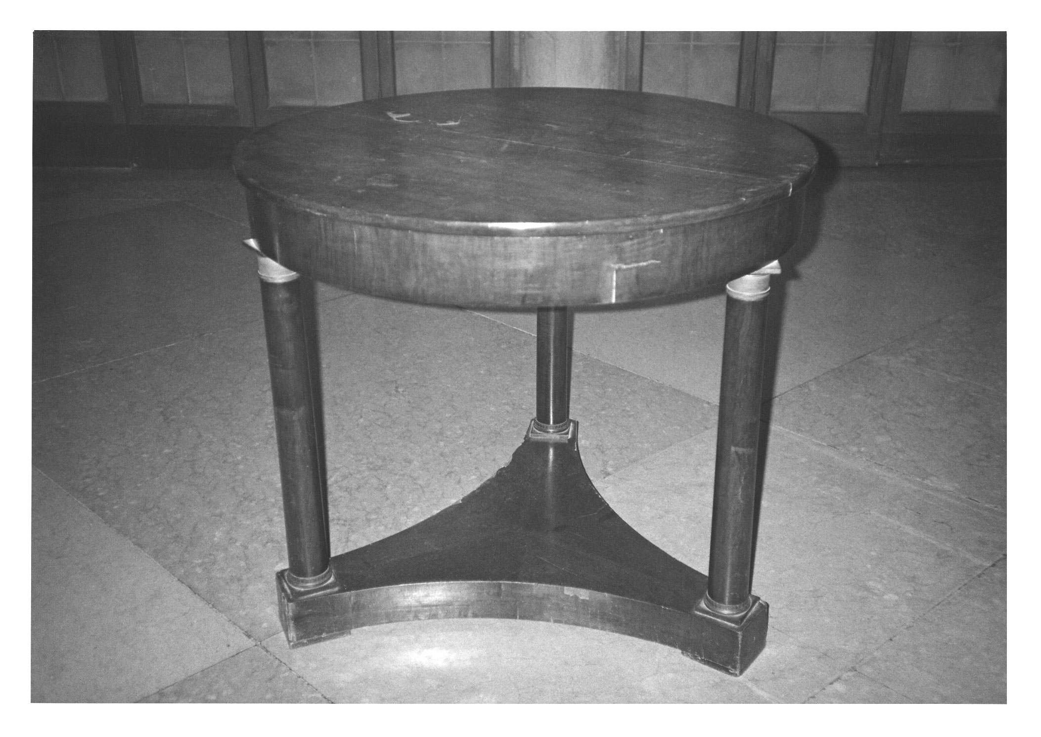 tavolino, opera isolata - manifattura parmense (primo quarto XIX)