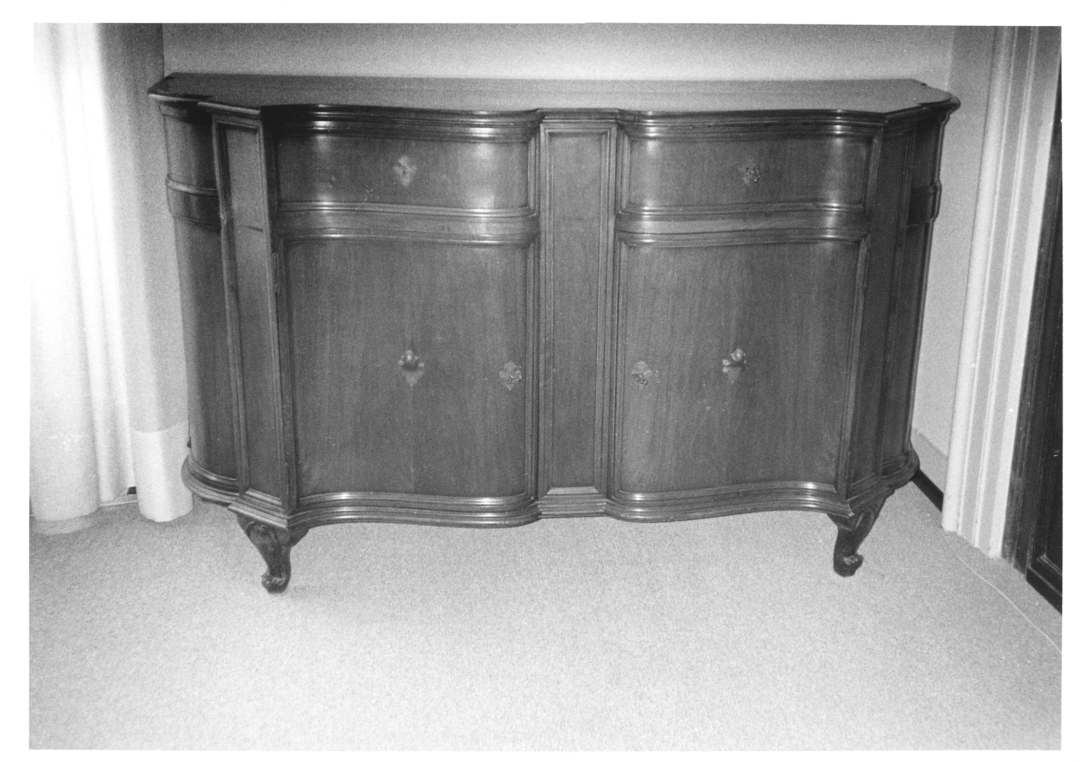 credenza, opera isolata - manifattura veneta (prima metà XX)