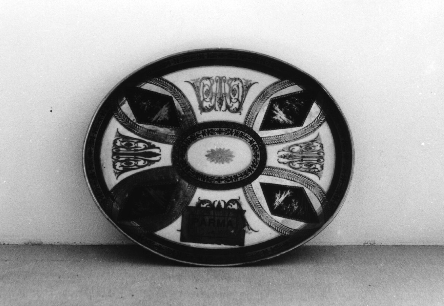 vassoio, elemento d'insieme - manifattura di San Pietroburgo (primo quarto secc. XVIII/ XIX, sec. XIX)