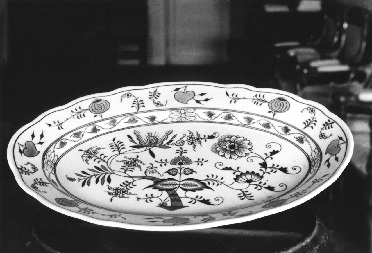 piatto da portata, opera isolata - manifattura di Meissen (ultimo quarto XIX)