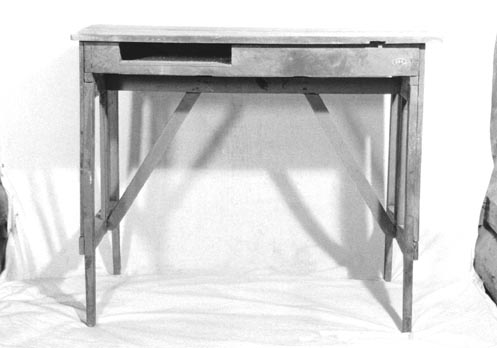 tavolino, opera isolata - manifattura Italia settentrionale (prima metà sec. XX)