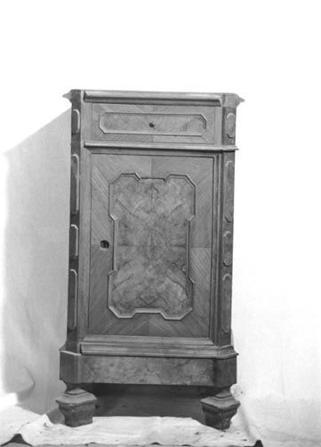 comodino, opera isolata - manifattura lombardo-veneta (terzo quarto sec. XIX)