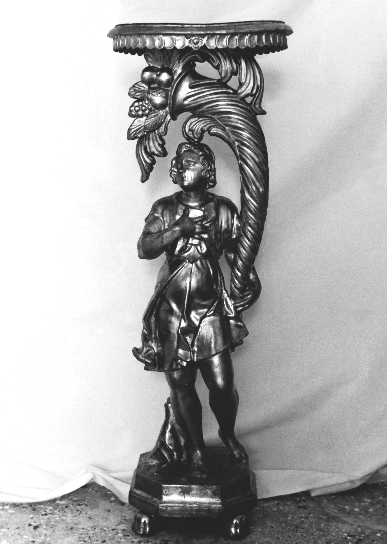 console, opera isolata - manifattura veneziana (prima metà XVIII)