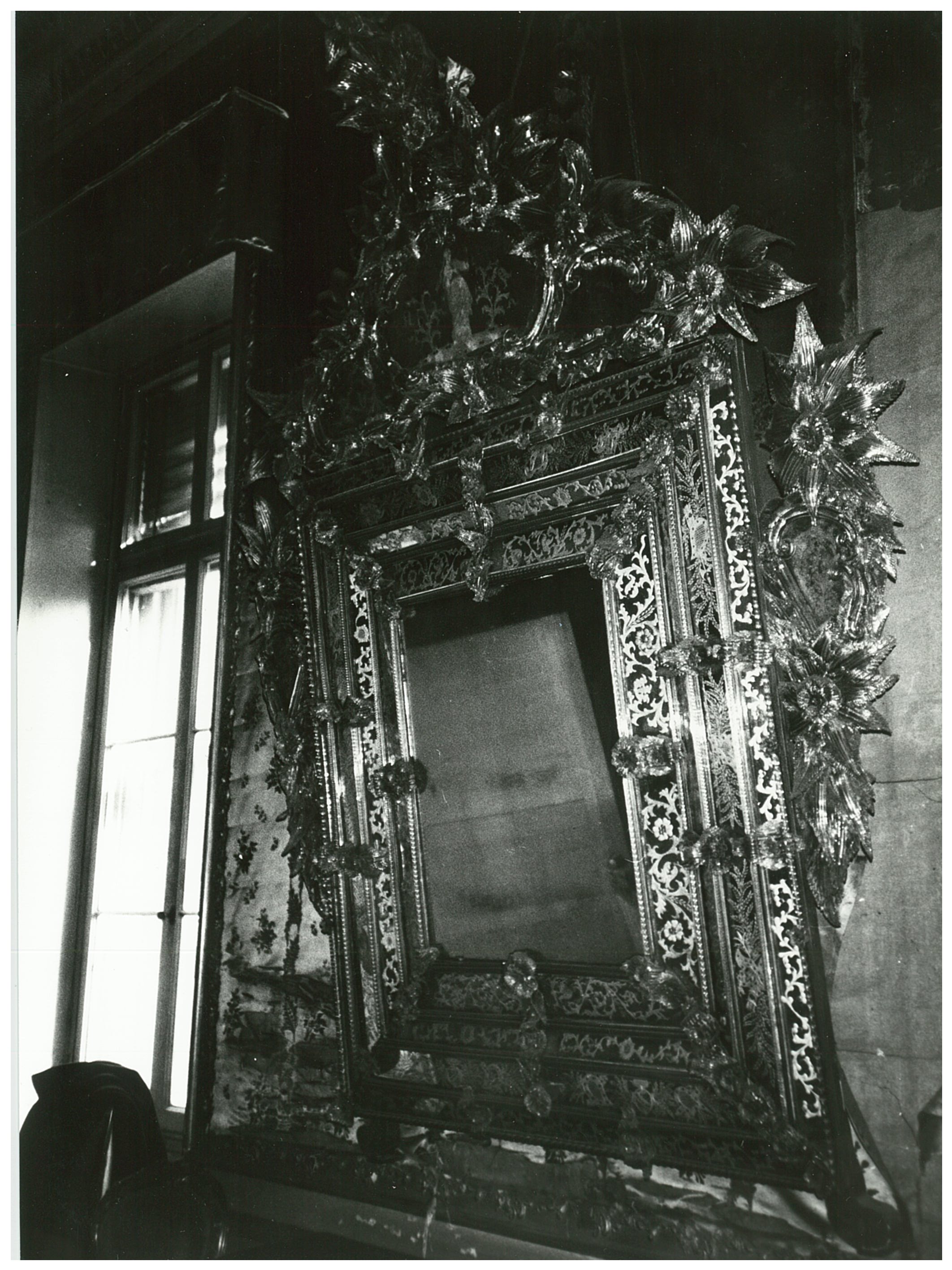 specchiera, opera isolata - ambito veneziano (metà XVIII)