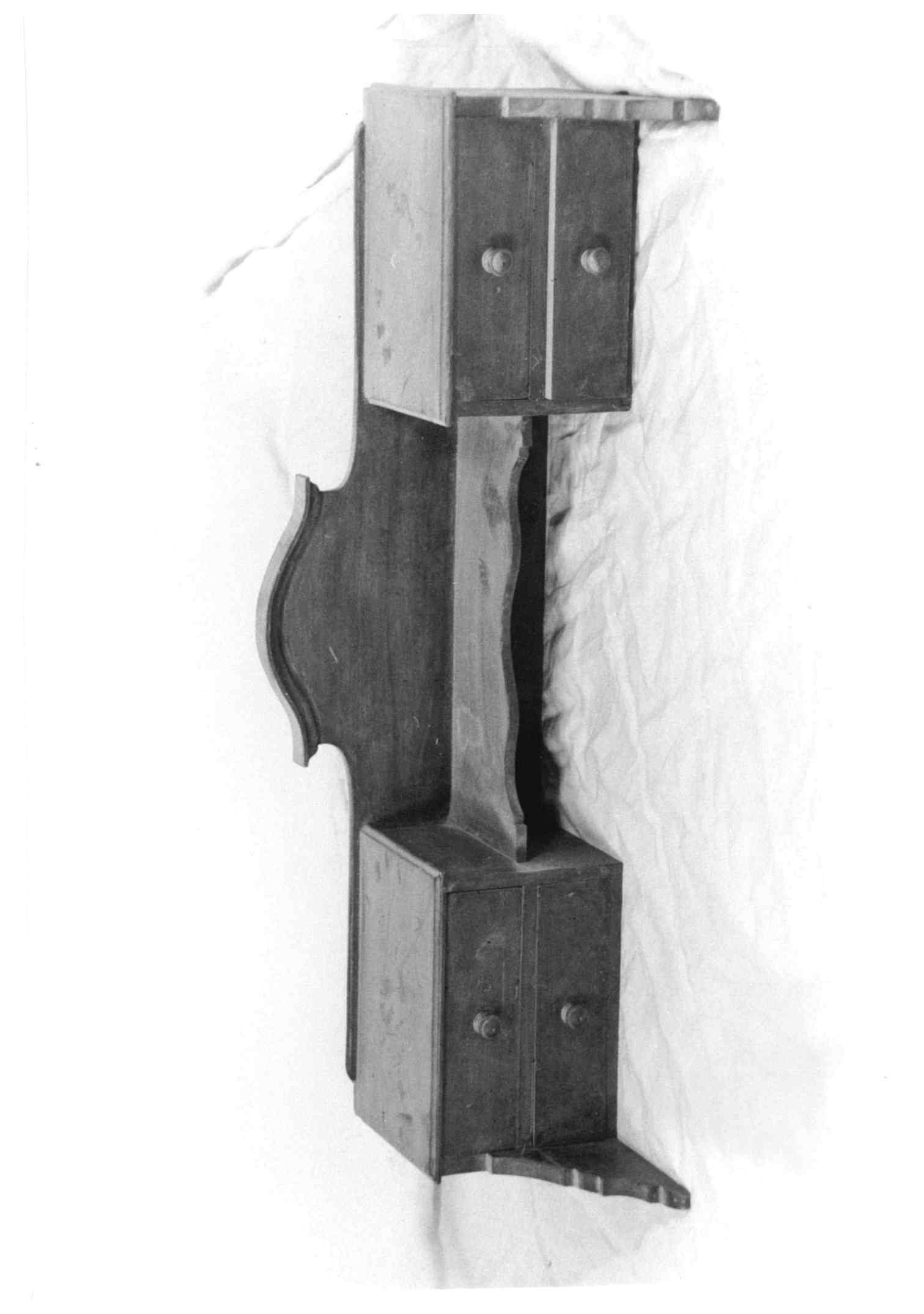 alzata di mobile, elemento d'insieme - ambito Italia settentrionale (seconda metà sec. XIX)