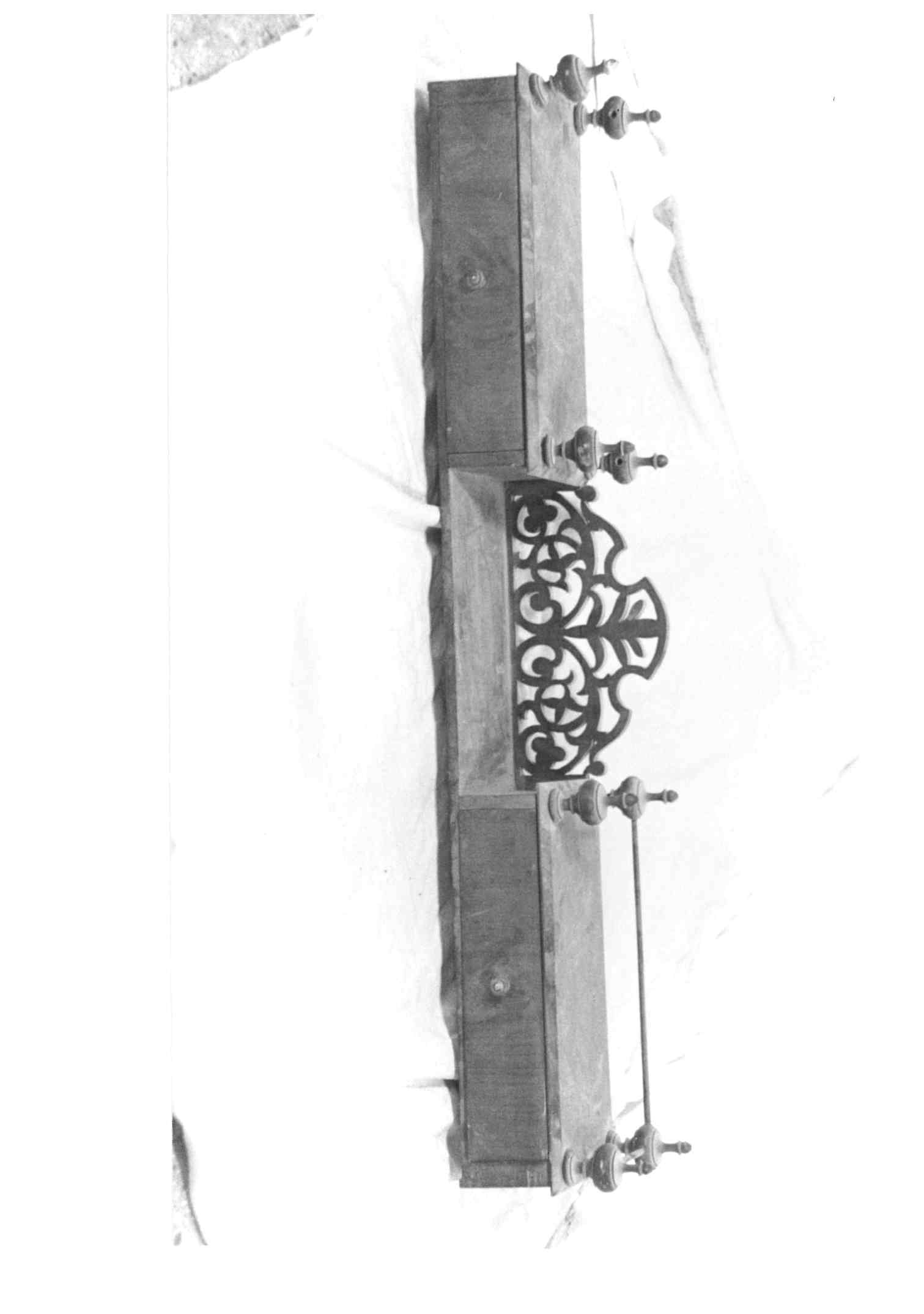 alzata di mobile, elemento d'insieme - ambito Italia settentrionale (seconda metà sec. XIX)