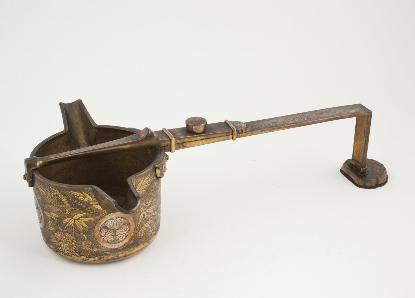 uccelli, motivi decorativi fitomorfi (Vasi cerimoniali da sake) - ambito giapponese (XIX)