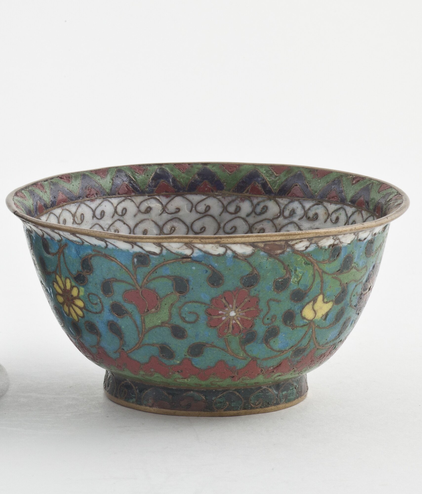 crisantemi, foglie (scodella) - ambito cinese (XVI)