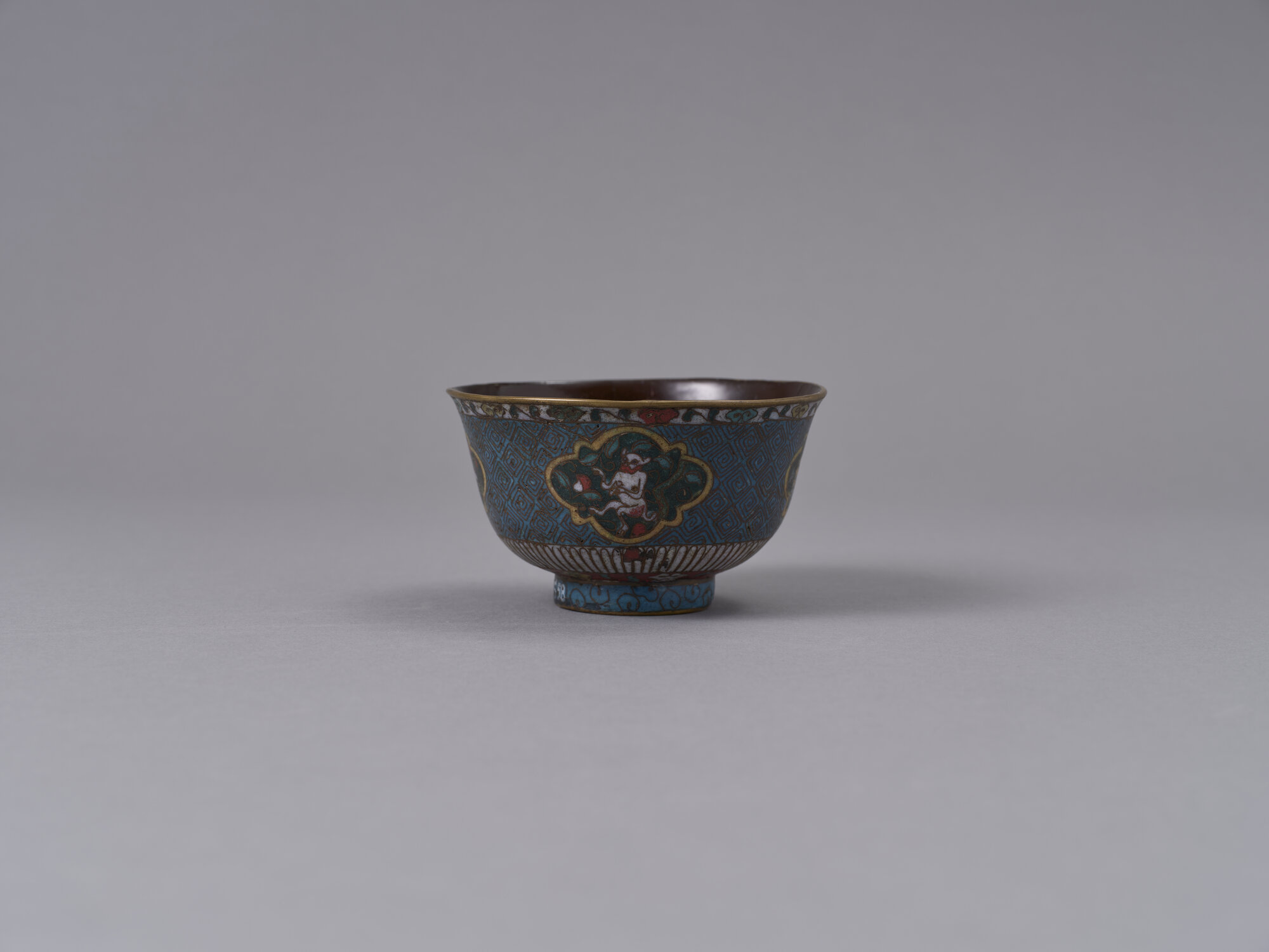 motivi decorativi vegetali e animali (scodella) - ambito cinese (XVI)