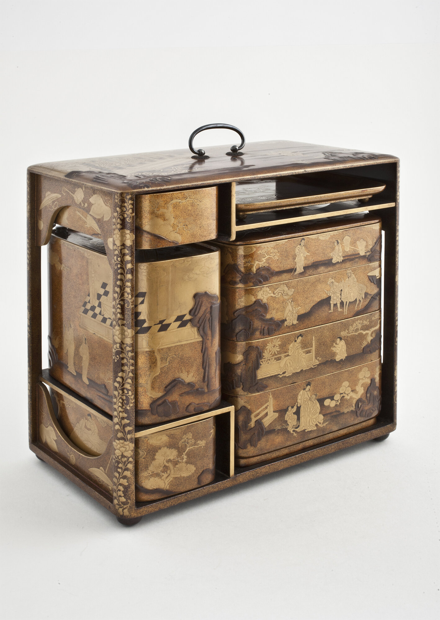 Servizio portavivande da scampagnata (sagejūbako), ventiquattro casi esemplari della pietà filiale, oggetti, elementi floreali (portavivande) - ambito giapponese (XVII-XVIII)