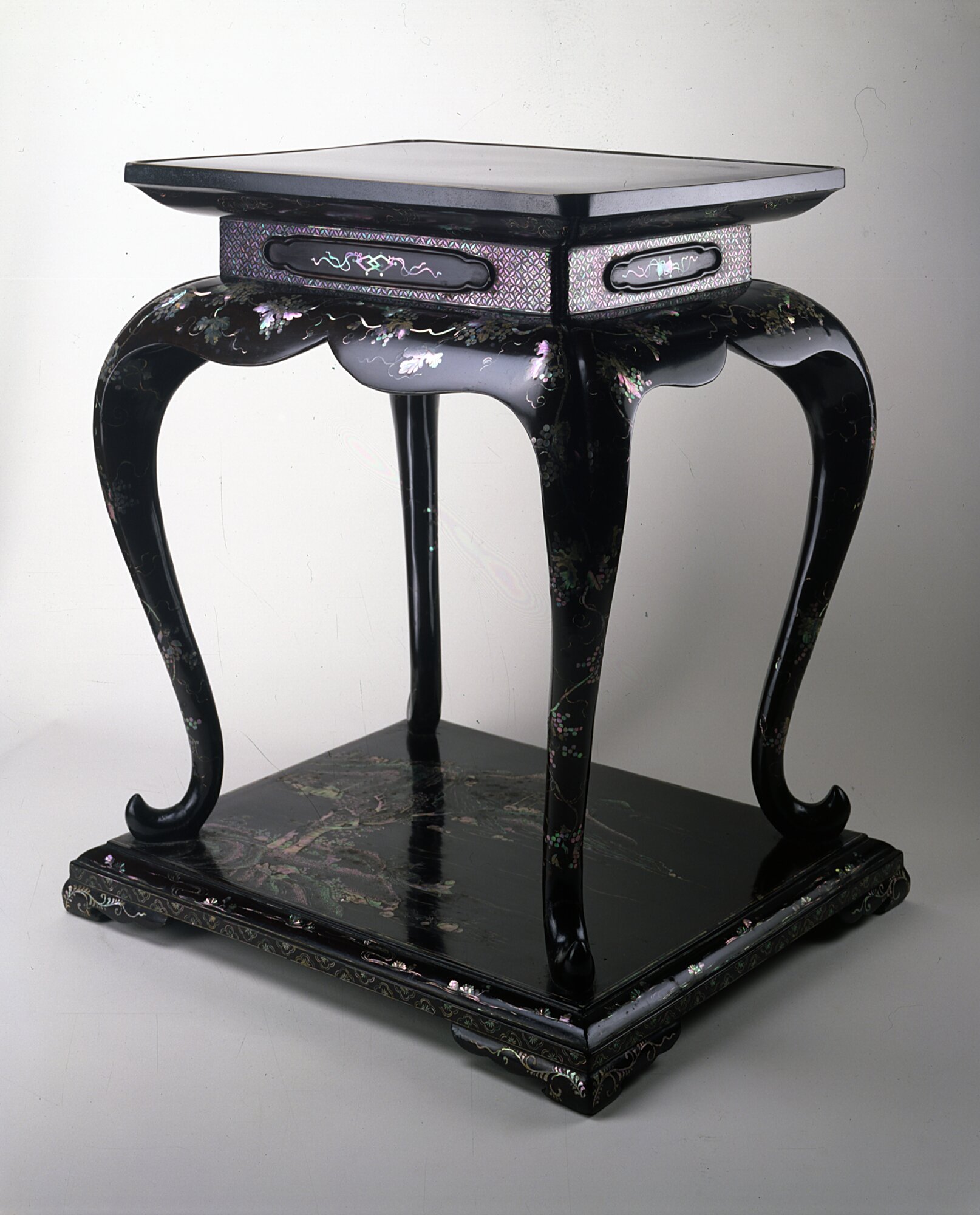 tavolino - ambito giapponese (XVIII)