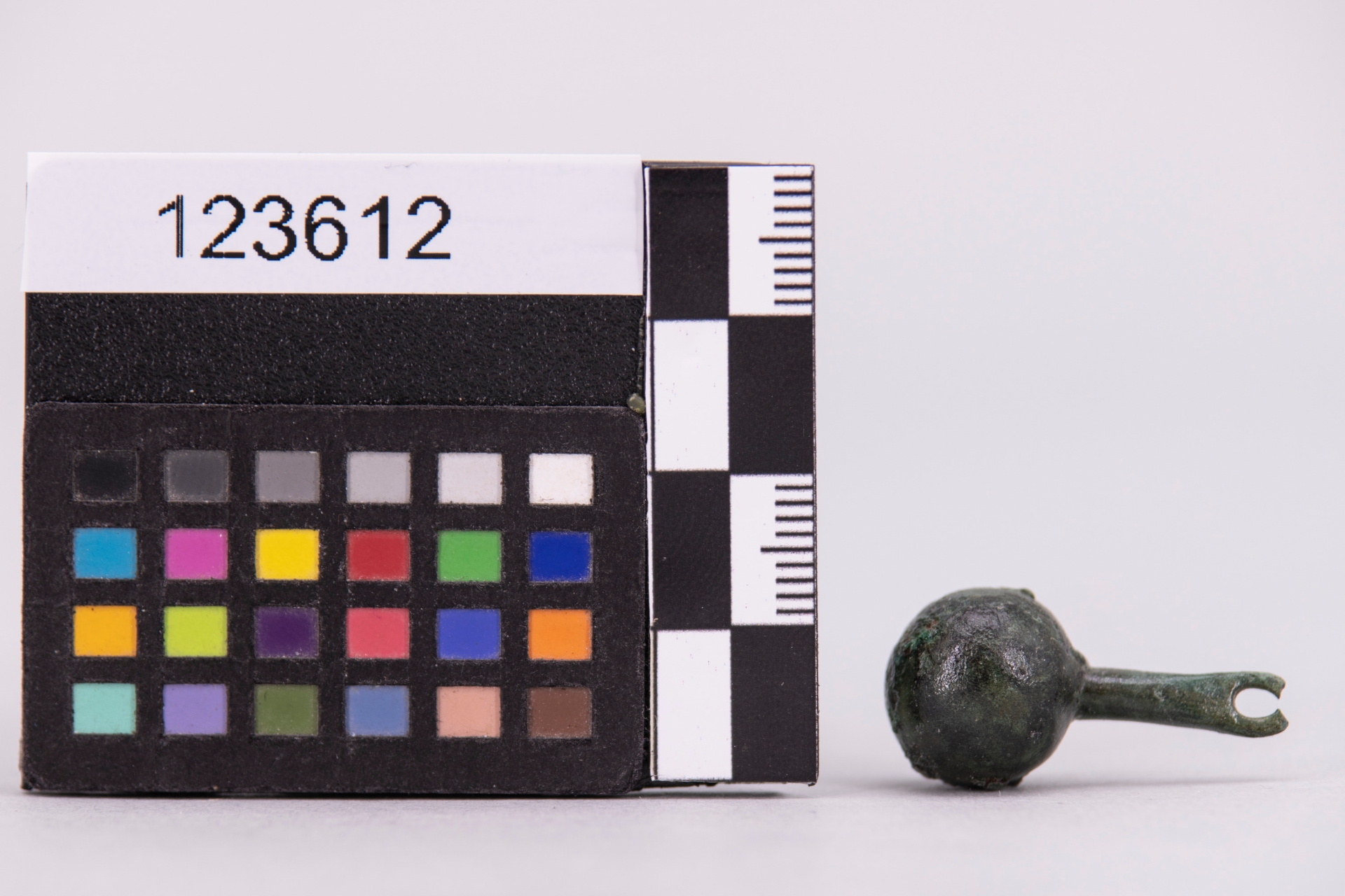 pendente - cultura delle "tombe a fossa" (sec. VII a.C)