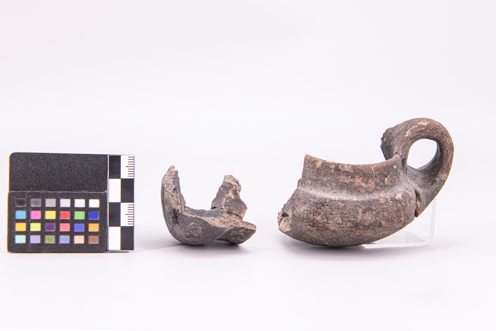 tazza a vasca globulare - fase Pontecagnano II (terzo quarto sec. VII a.C)