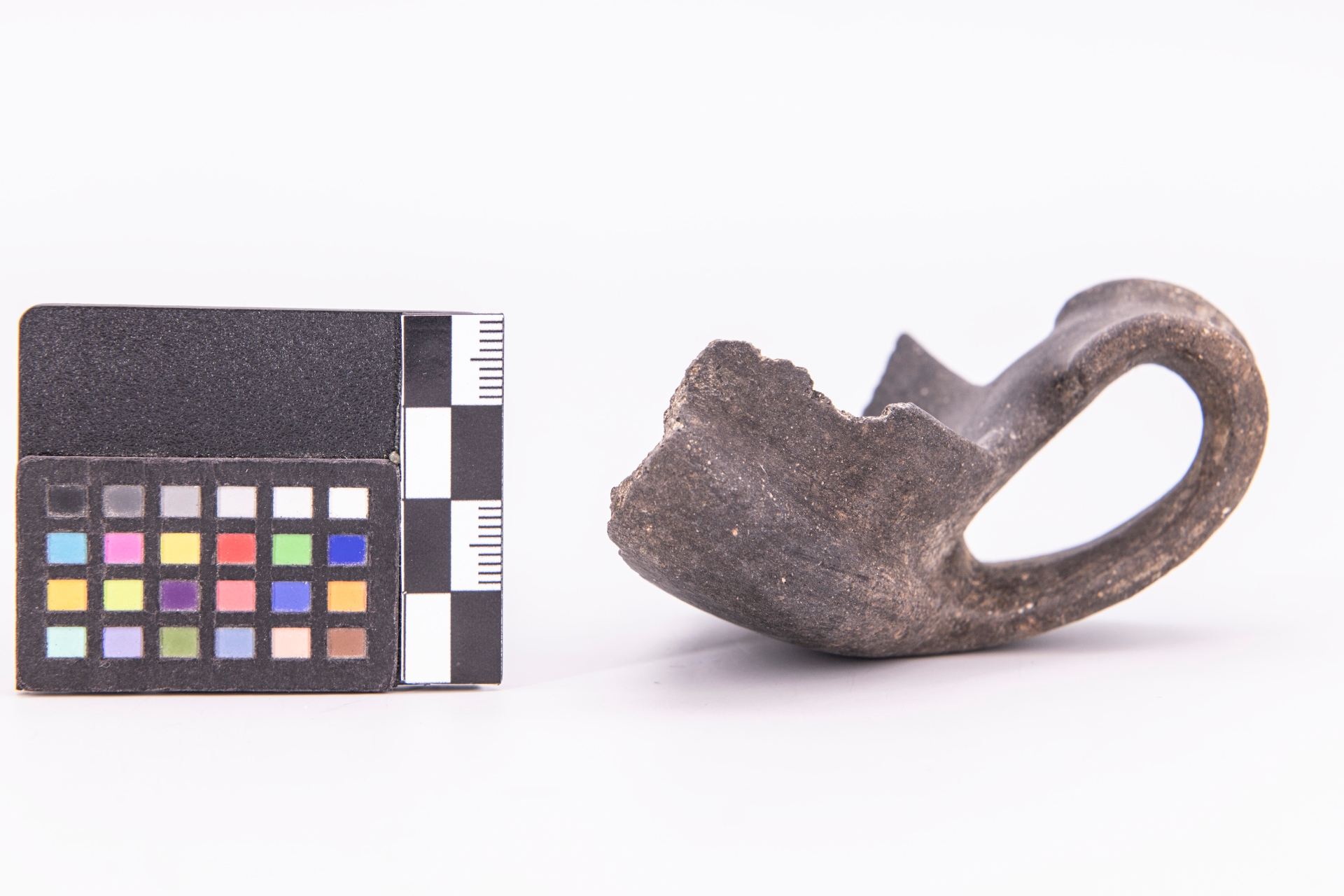 tazza - fase Pontecagnano IB-II (terzo quarto sec. VII a.C)