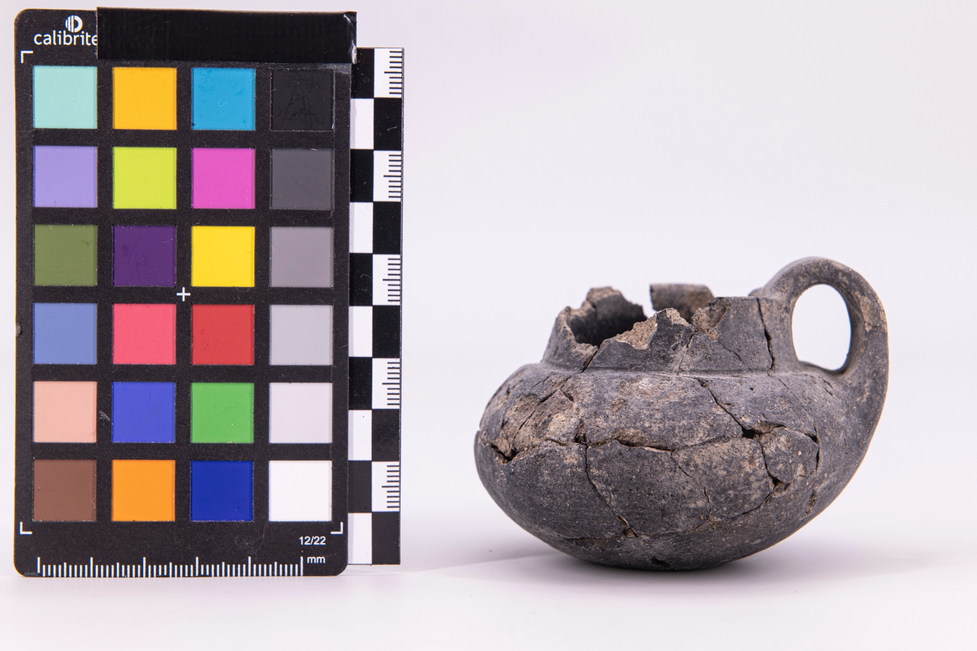 tazza a vasca globulare - fase Pontecagnano II (secondo quarto sec. VII a.C)