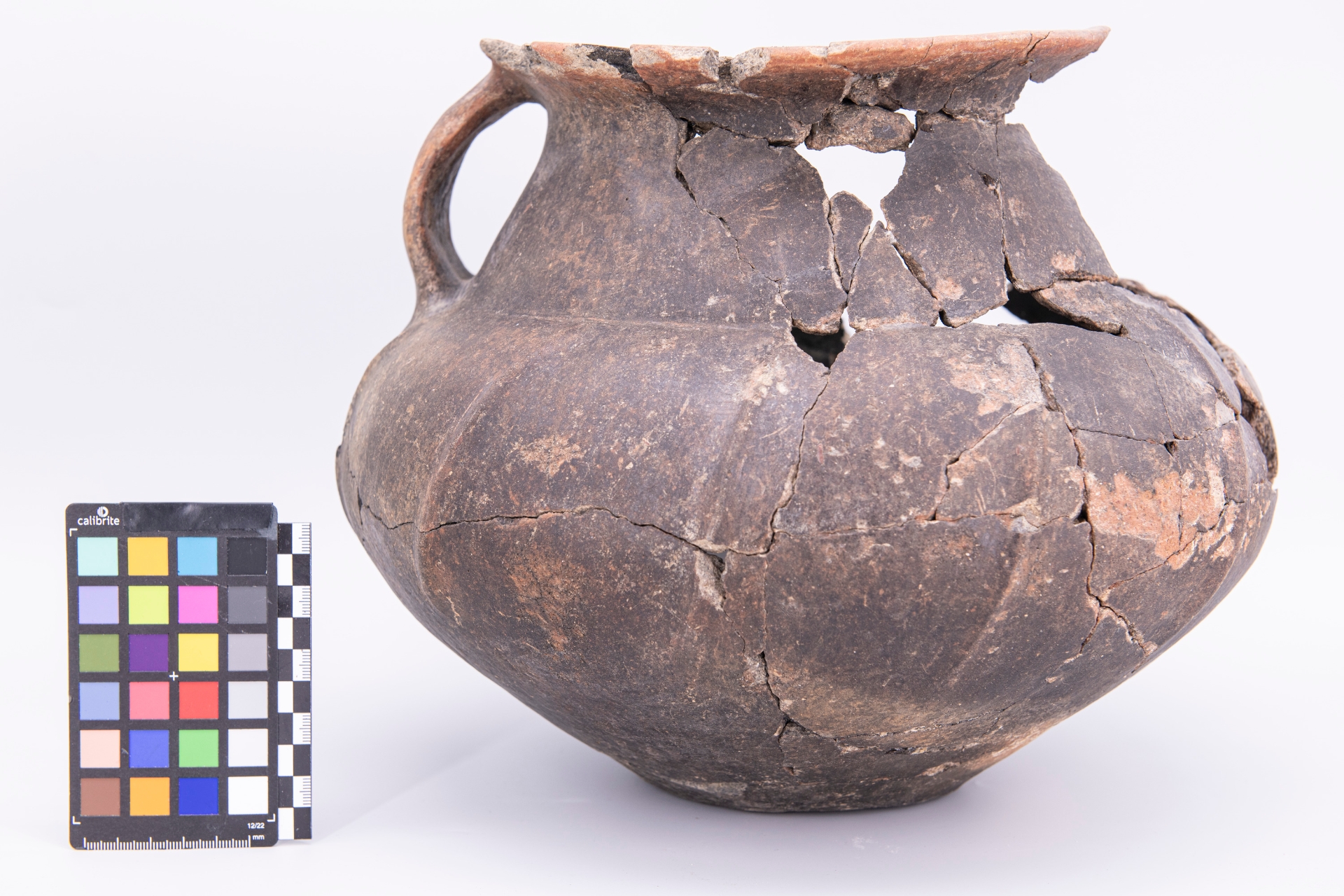 anfora - fase Pontecagnano IB-II (terzo quarto sec. VIII a.C)