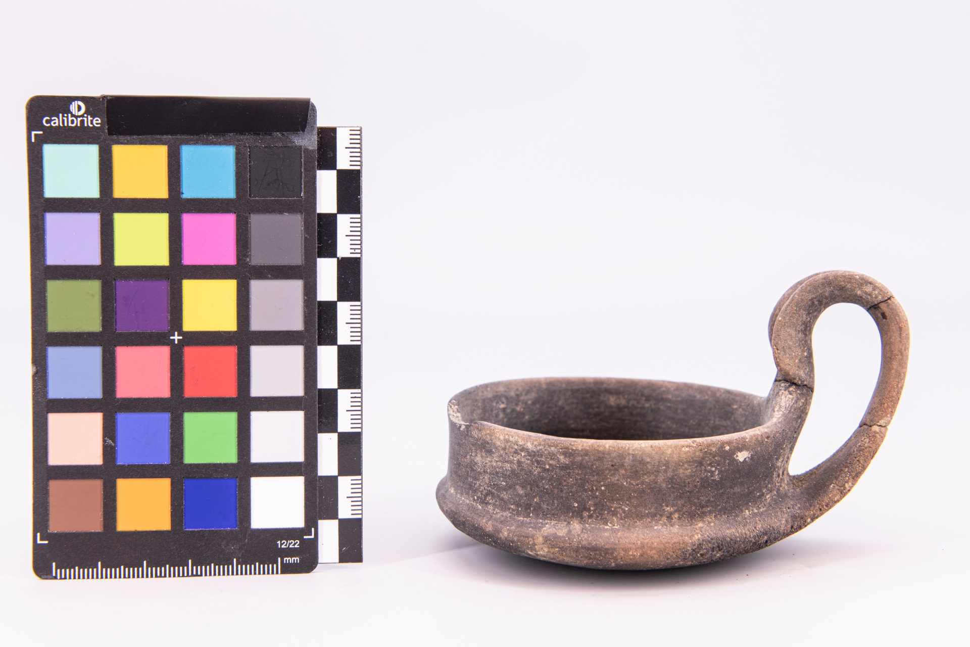 tazza - fase Pontecagnano IB-II (terzo quarto sec. VII a.C)