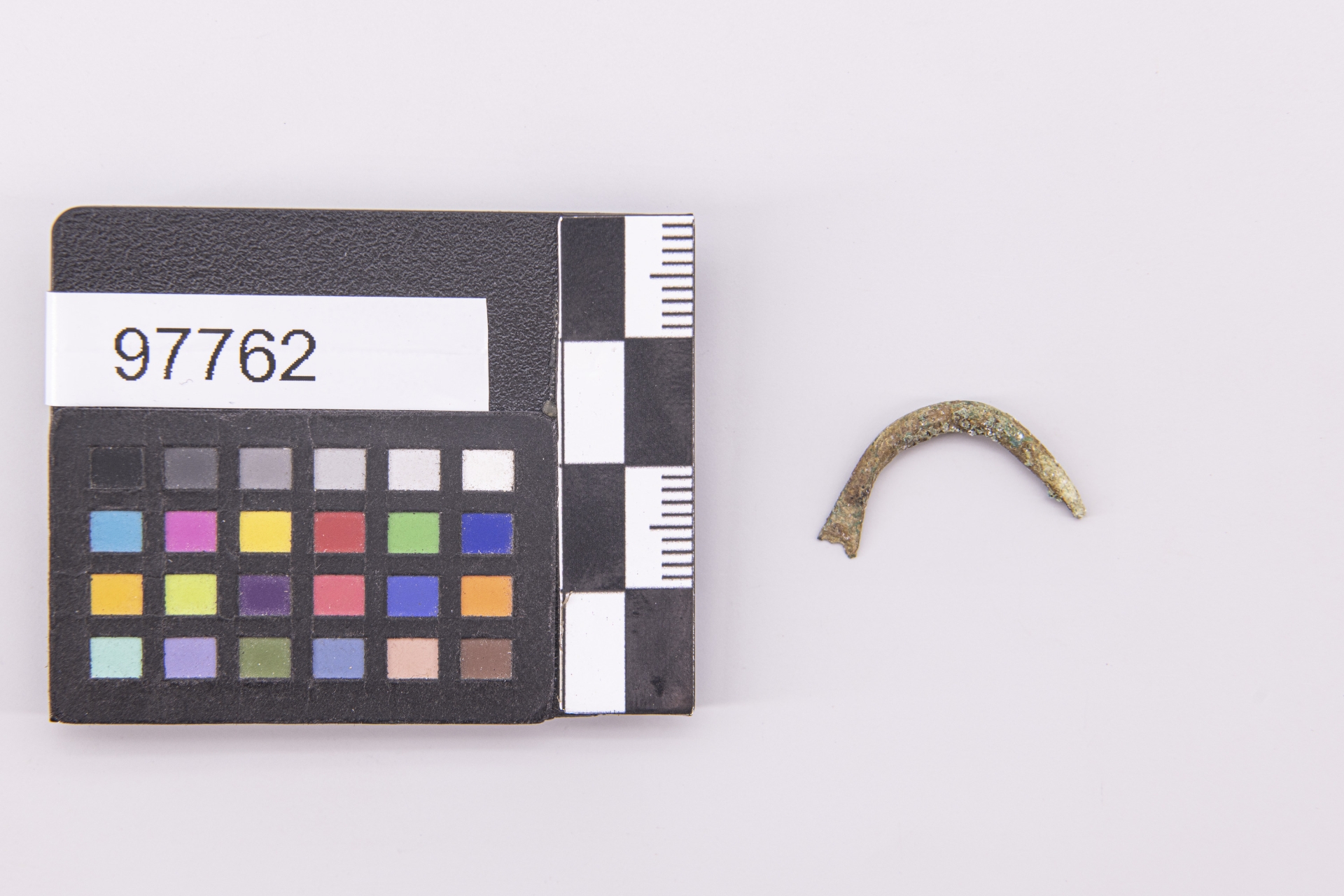 fibula/ ad arco semplice - ampiamente diffuso (sec. VI a.C)