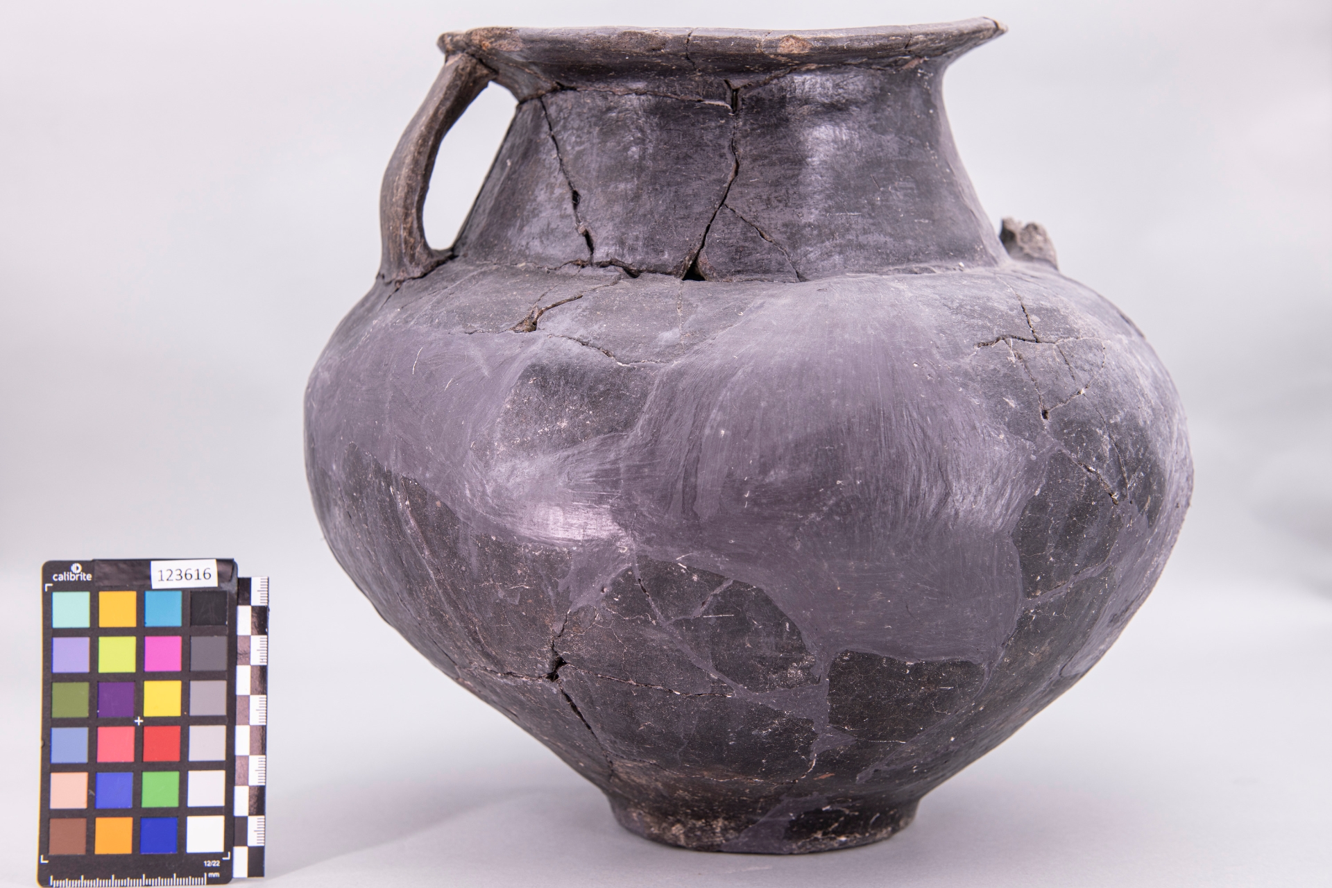 anfora - fase Pontecagnano IB-II (terzo quarto sec. VII a.C)