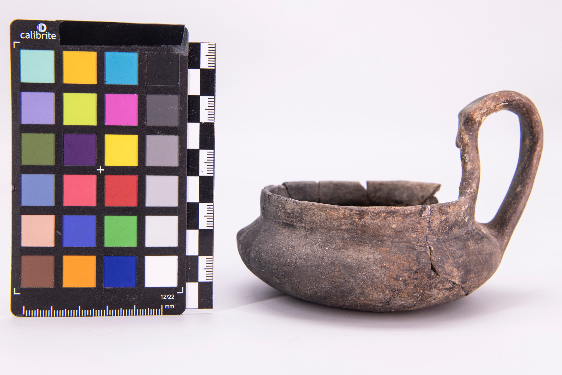 tazza - fase Pontecagnano IB-II (terzo quarto sec. VII a.C)