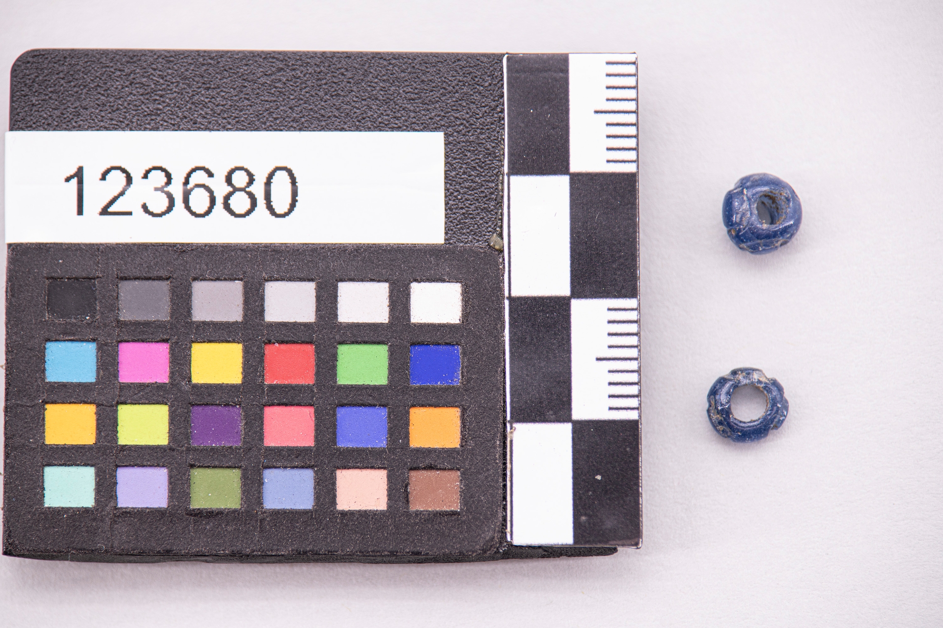 GIOIELLI E MONILI/ perla a occhi (sec. VII a.C)