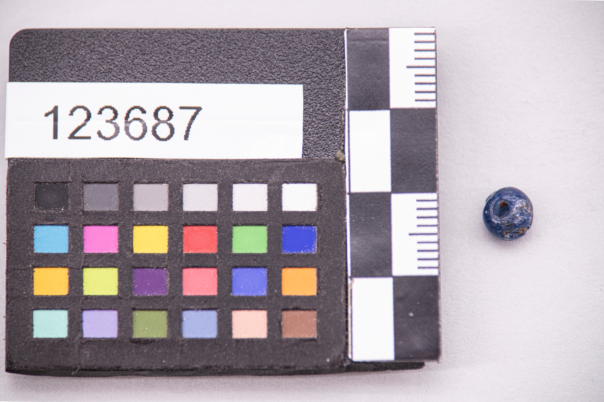 GIOIELLI E MONILI/ perla a occhi (sec. VII a.C)