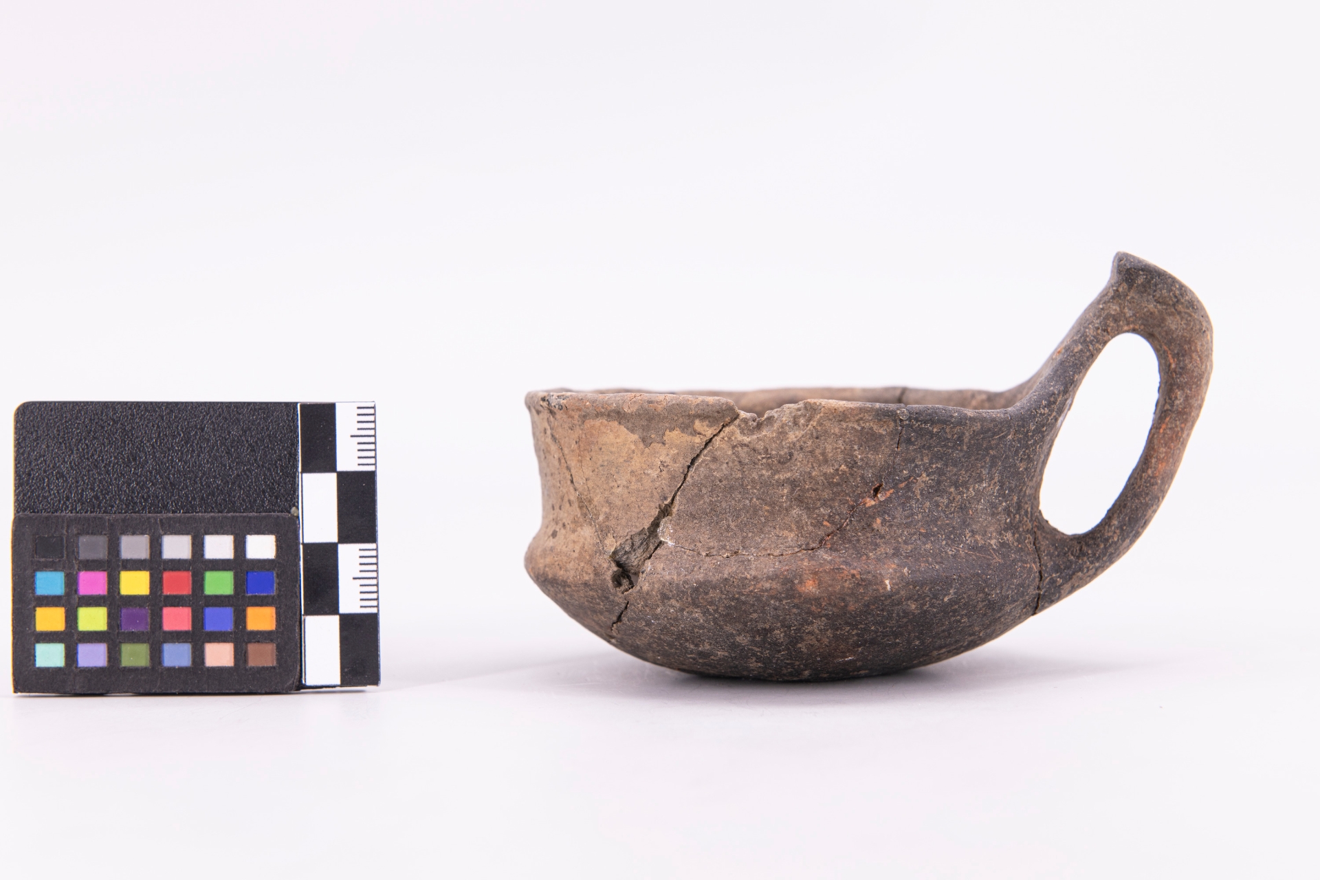 tazza - fase Pontecagnano IB-II (terzo quarto sec. VII a.C)