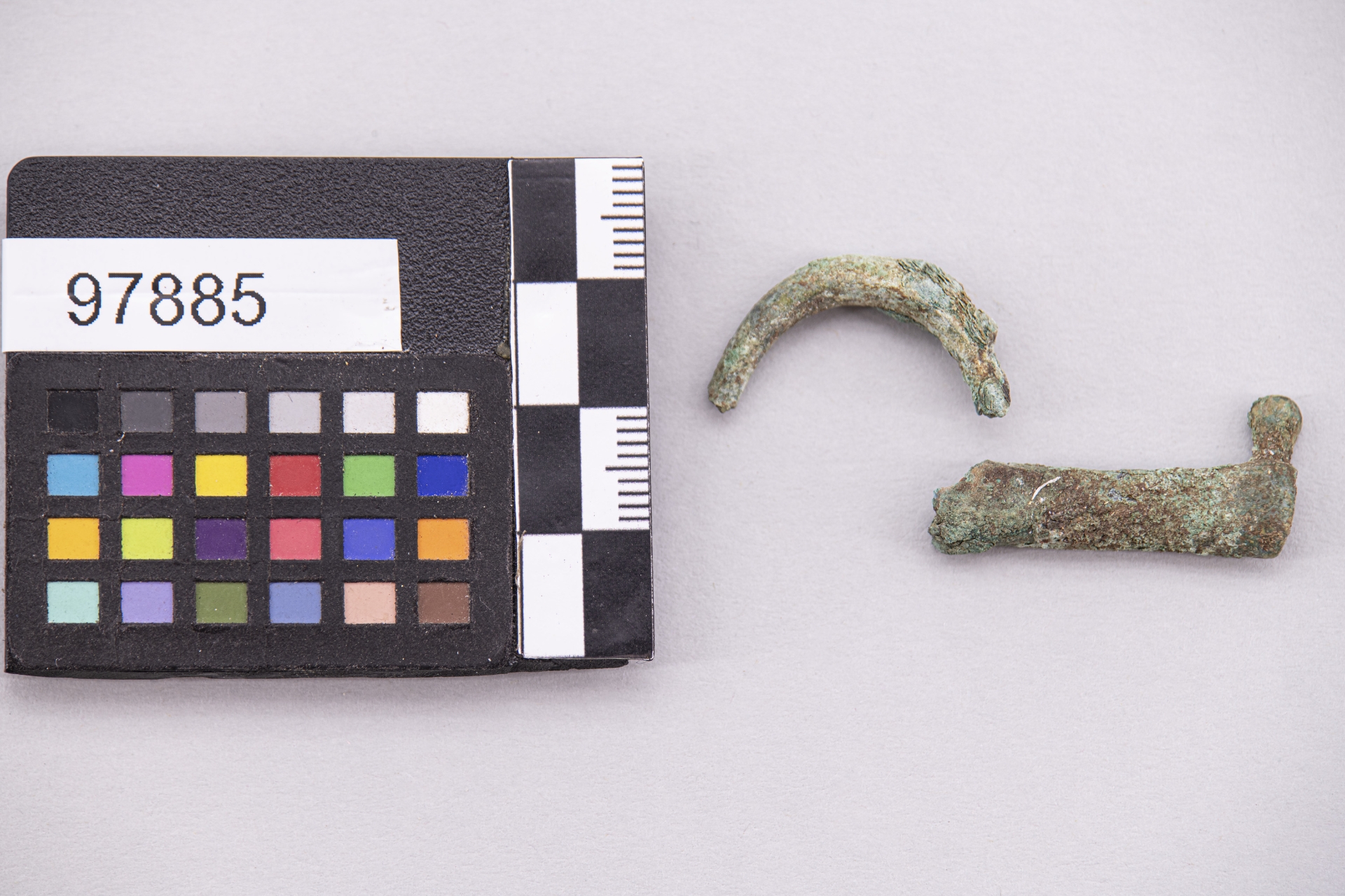 fibula/ ad arco semplice - ampiamente diffuso (sec. VI a.C)