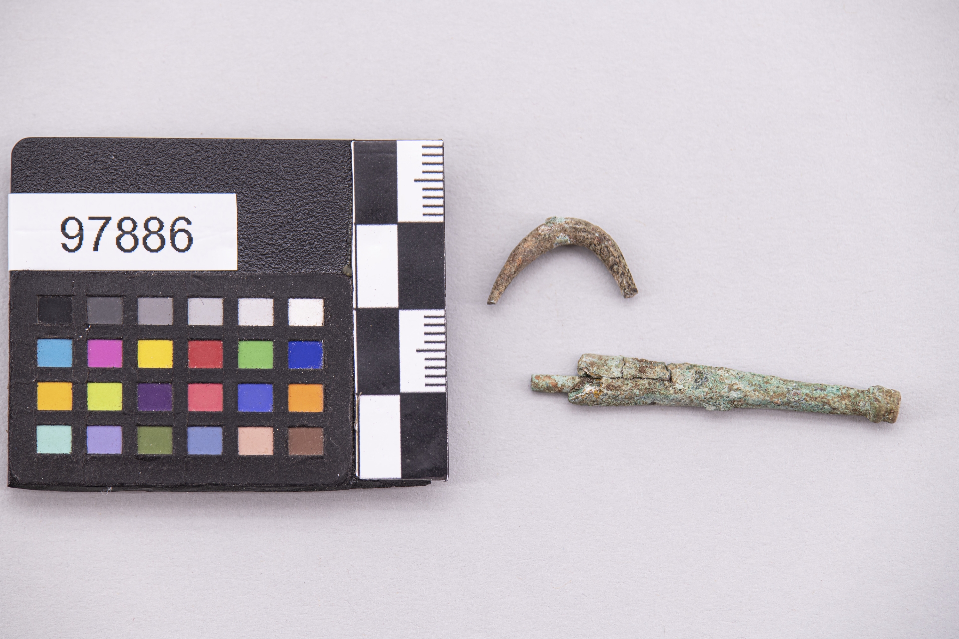 fibula/ ad arco semplice - ampiamente diffuso (sec. VI a.C)