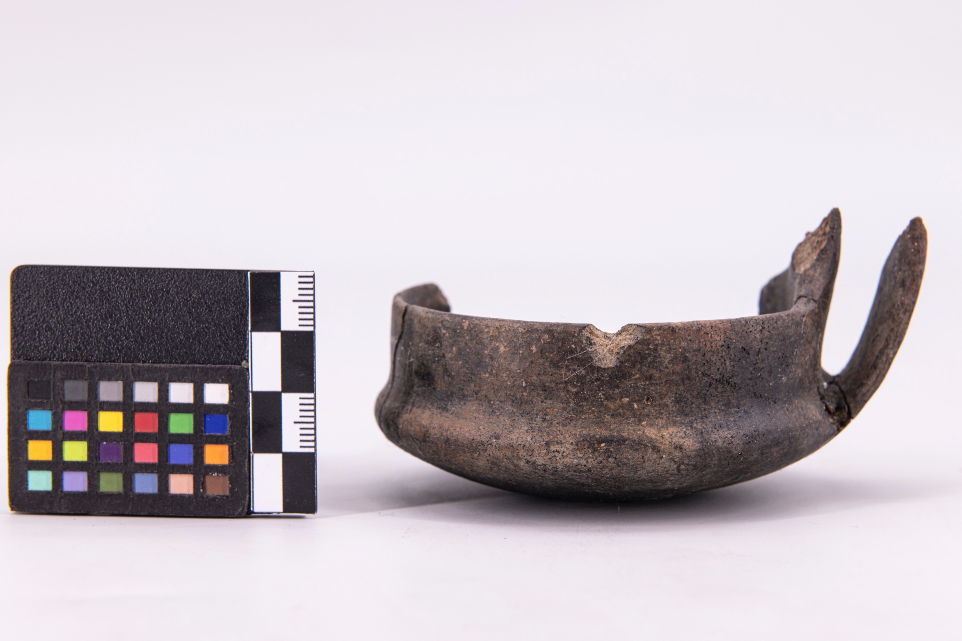 tazza - fase Pontecagnano IB-II (terzo quarto sec. VII a.C)