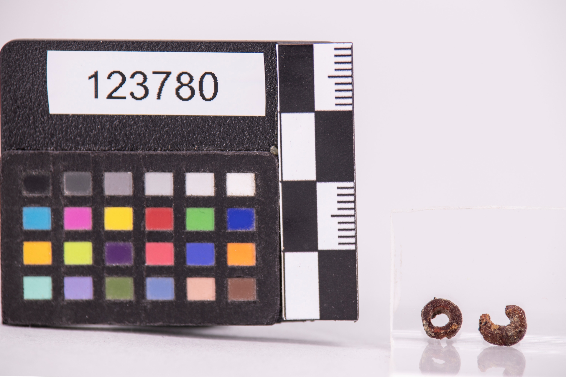 GIOIELLI E MONILI/ vago (sec. VII a.C)