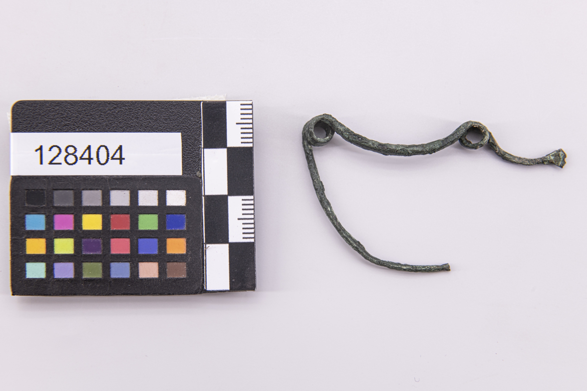 fibula/ ad arco serpeggiante - Italia Meridionale (prima metà sec. VII a.C)