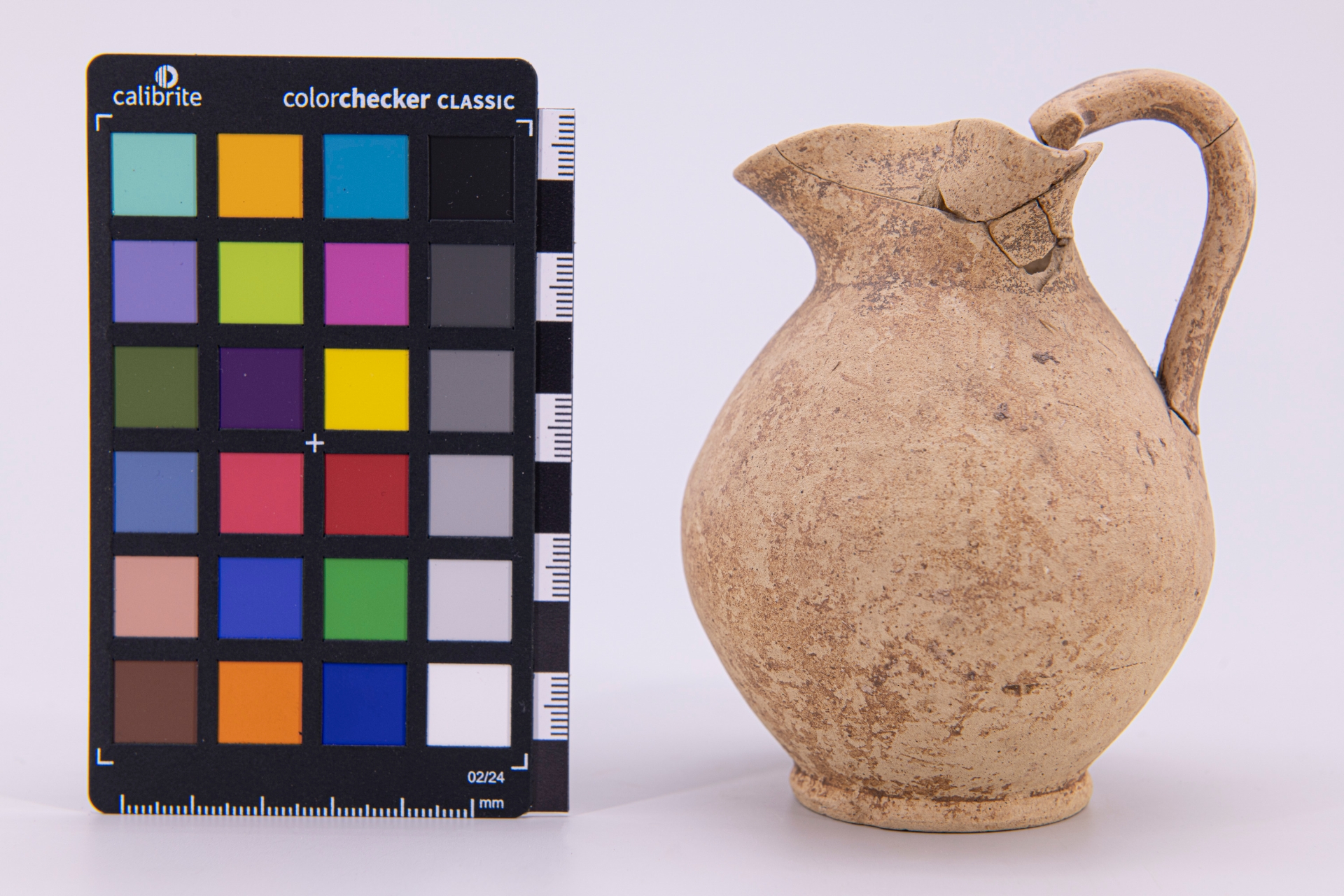 oinochoe a bocca trilobata - ambito campano (seconda metà sec. VI a.C)