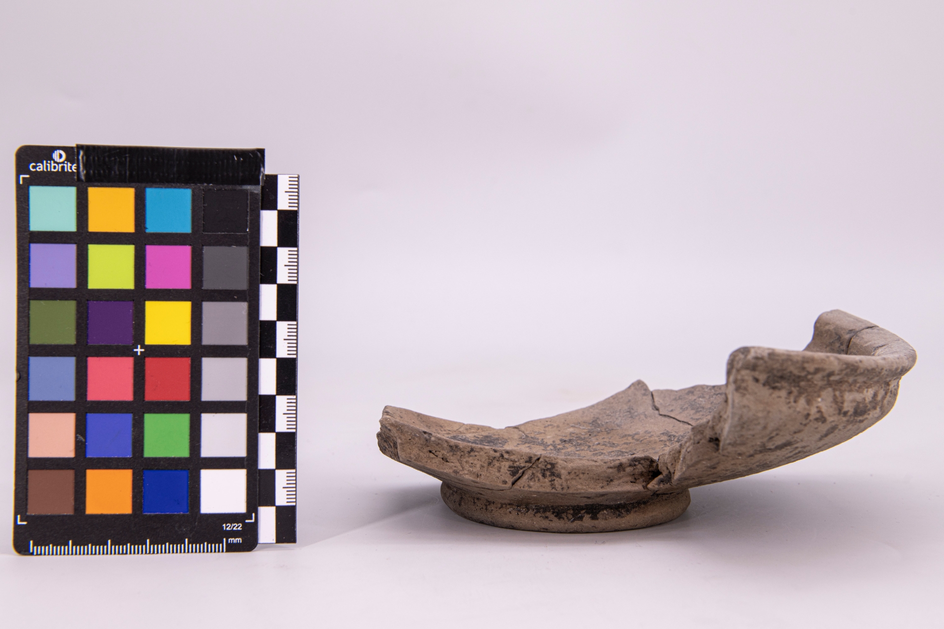 piatto coppa a vasca carenata - Etrusco-Campano (sec. VI a.C)