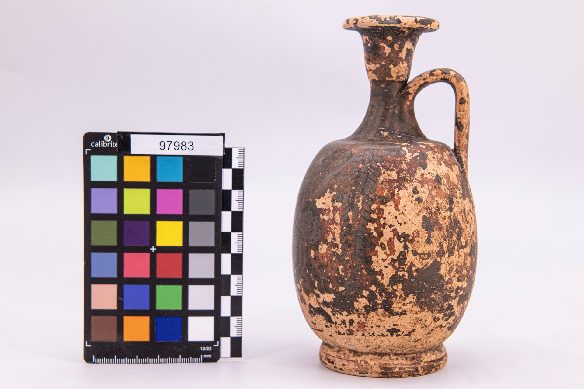 lekythos - ambito pestano (sec. IV a.C)