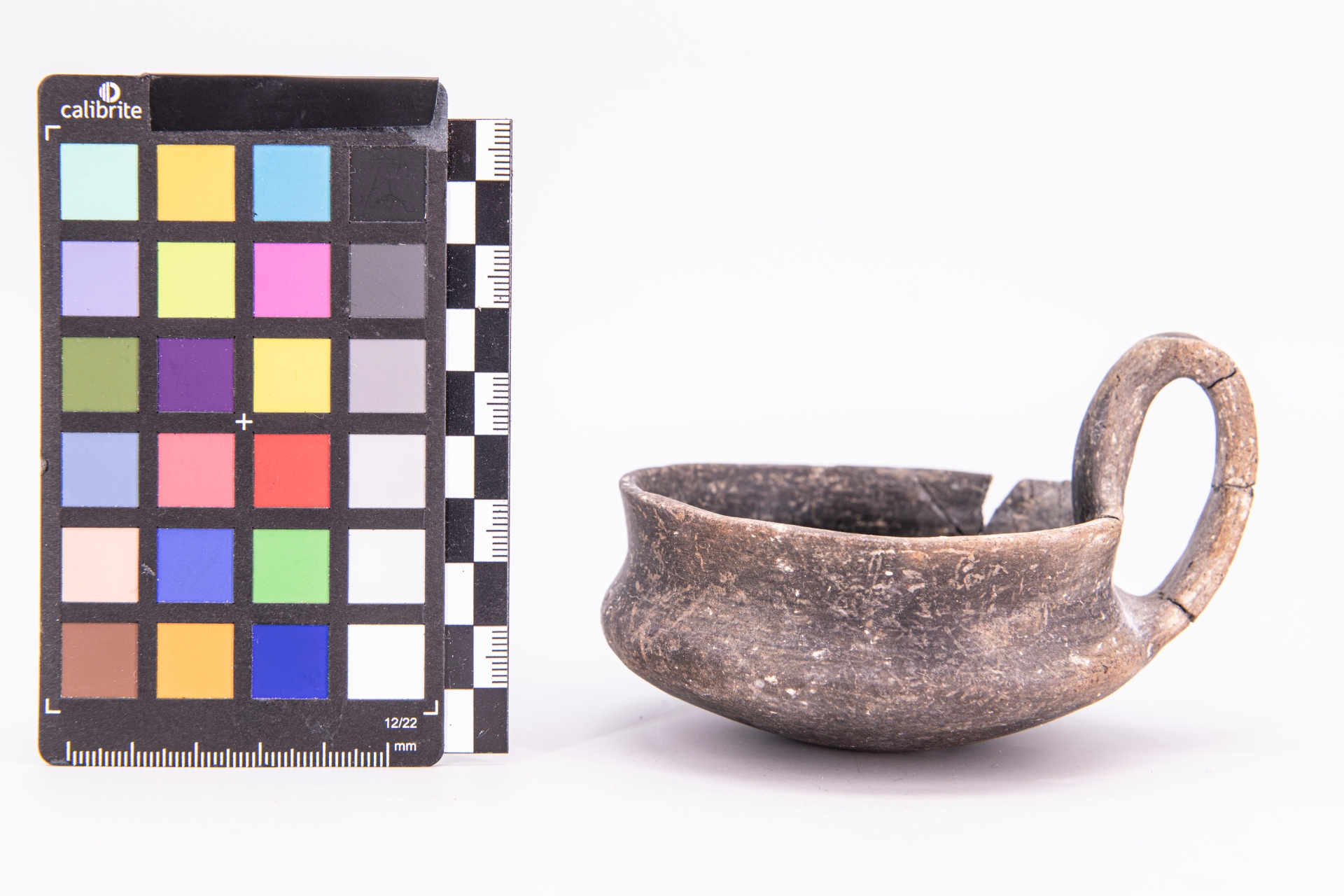 tazza - fase Pontecagnano IB (fine/ inizio secc. IX/ VIII a.C)