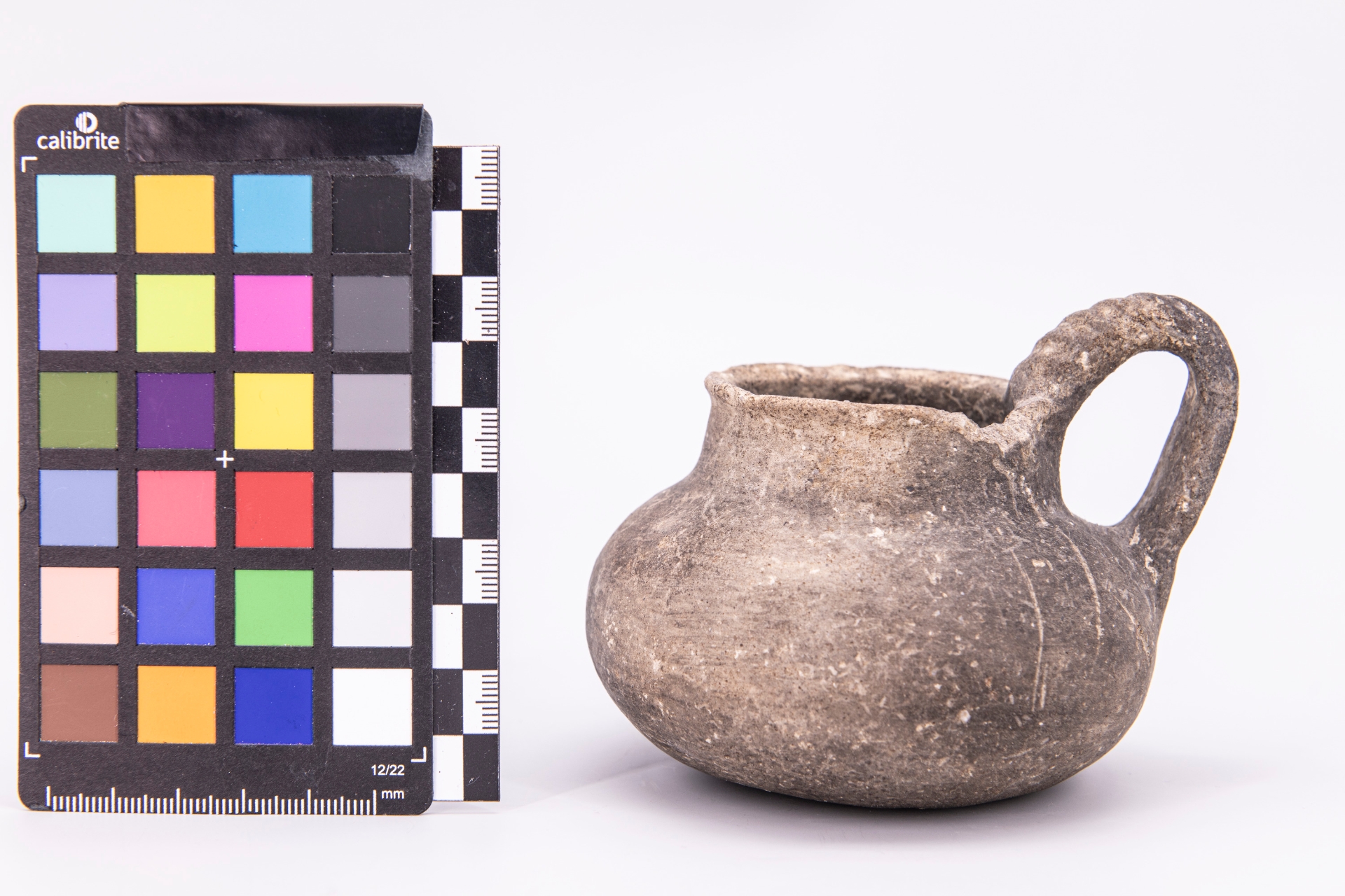 brocchetta a corpo globulare - fase Pontecagnano II (secondo quarto sec. VII a.C)